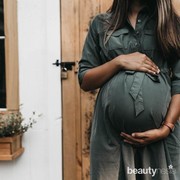 Inspirasi Tampil Kasual dan Edgy dengan Oversized untuk Ibu Hamil