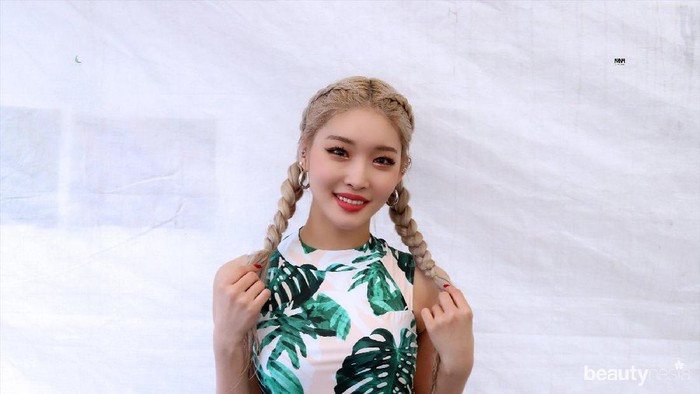 Tak Melulu Megah, Ini Kumpulan Outfit Panggung Chungha yang Simpel Tapi Cantik