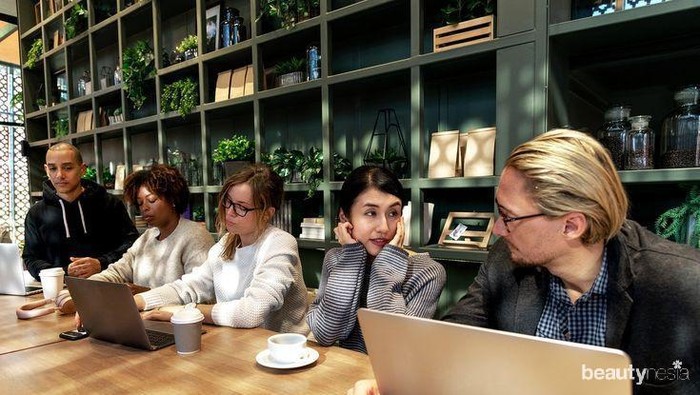 Rekan Toxic di Kantor Bikin Suasana Kerja Jadi Gak Nyaman? Atasi dengan Cara Elegan Ini!