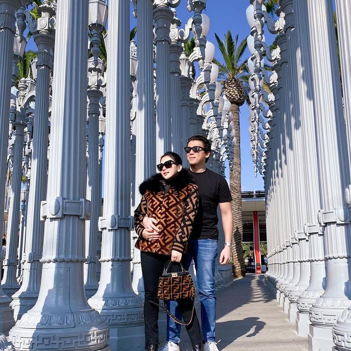 <p>Setahun menikah, Syahrini dan Reino Barack makin terlihat mesra. (Foto: Instagram @princessyahrini)</p>