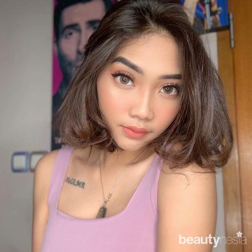 img-title 6 Potret Cantik Cindy Caroline, Sahabat Awkarin yang Kini Mualaf
