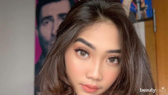 6 Potret Cantik Cindy Caroline, Sahabat Awkarin yang Kini Mualaf