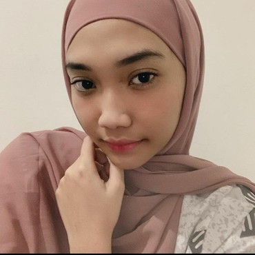 Punya Nama Baru Usai Mualaf, Cindy Caroline Bikin KTP Baru