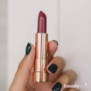 Buat Kamu yang Punya Bibir Kering, Ini Daftar Lipstik Tahan Lama yang Melembapkan