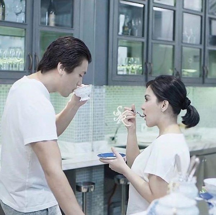 <p> Syahrini dan Reino kerap menghabisakan momen bersama, bahkan lewat cara sederhana, seperti aktivitas di dapur ini. (Foto: Instagram @princessyahrini)</p>