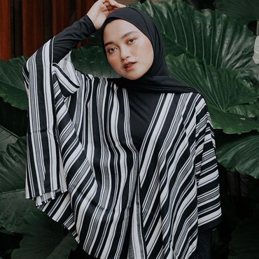 Dicap Bodoh oleh Netizen, Selebgram Indira Kalistha Dibela Suami