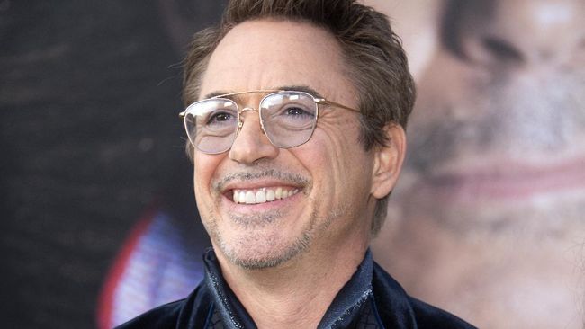 Actor/Executive producer Robert Downey Jr attends the Premiere of the movie 