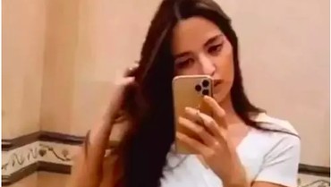 img-title Pakai Celana Superpendek, Gaya Nia Ramadhani Kembali Dihujat