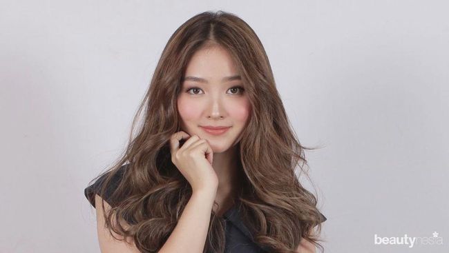 Gaya Baru Artis Cantik Natasha Wilona dengan Rambut Blonde, Mirip Artis Korea!