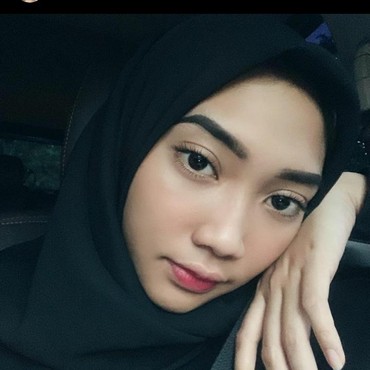 Dicibir Netizen Akan Lepas Hijab, Begini Jawaban Bijak Cindy Caroline