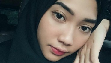 img-title Terharunya Cindy Caroline Jalani Salat Id Pertamanya Usai Jadi Mualaf