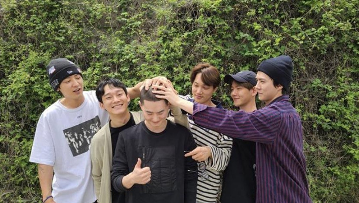 Foto Pertama Chen 'EXO' Pasca Menikah dan Punya Anak