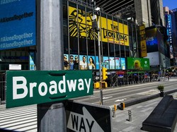 Panggung Broadway Telan Pil Pahit, Tak Akan Pentas sampai 2021