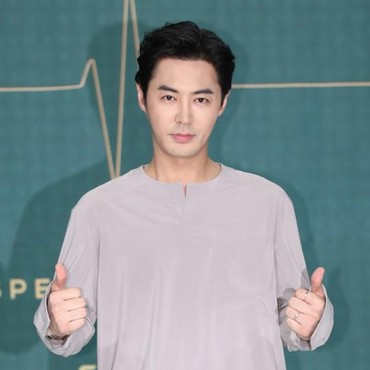 Junjin SHINHWA Umumkan Rencana Pernikahan dengan Seorang Pramugari