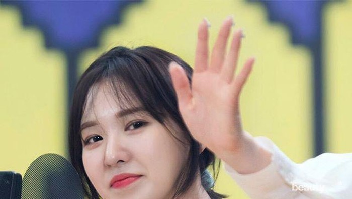 8 Ide Fashion Boyish ala Wendy Red Velvet, Keren!