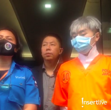 Penampakan Roy Kiyoshi Pakai Baju Tahanan