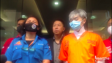 img-title Penampakan Roy Kiyoshi Pakai Baju Tahanan