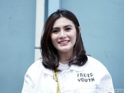 Beda Keyakinan, Angela Lee Berbagi Makanan Buka Puasa Gratis