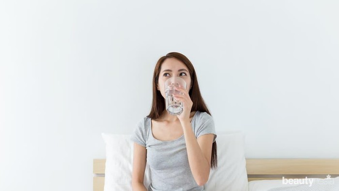 Hati-Hati, Minum Air Dingin Berlebih Bisa Menyebabkan Penyakit Ini Ladies!