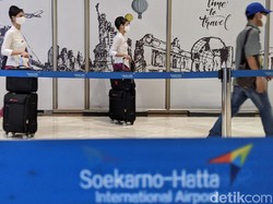 Pramugari Garuda Tak Pakai APD, Ada Face Shield-Seragam Tambahan