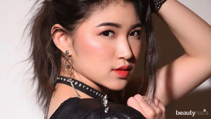 10 Pesona Shani JKT48, si Cantik yang Menjadi Center Single 'Rapsodi' 10 Pesona Shani JKT48, si Cantik yang Menjadi Center Single 'Rapsodi'