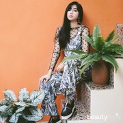 Outfit Transparan Sedang Hits Nih! Kamu Bisa Contek Gaya Padupadan Ala Yumna Kemal