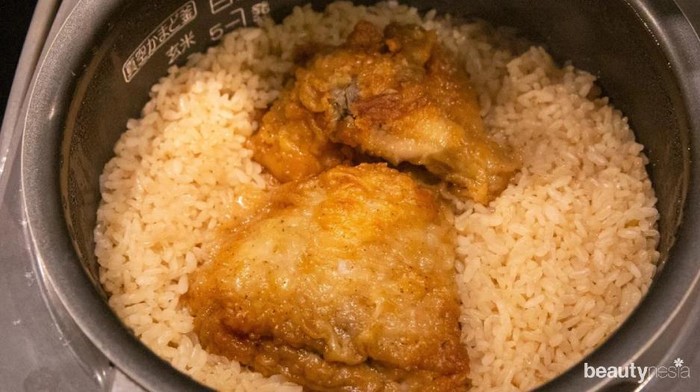 Menanak Nasi Pakai Ayam KFC Rasanya Jadi Super Enak 