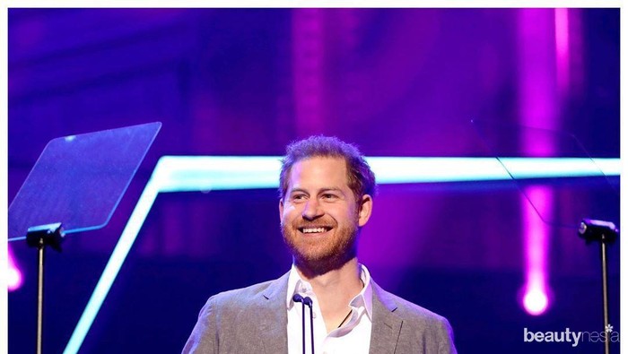 Pangeran Harry Dikabarkan Stres dan Rindu Keluarga Setelah Mundur dari Kerajaan