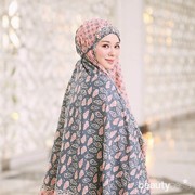 Agar Sholat Tarawih di Rumah Menjadi Nyaman, Berikut Tips Memilih Mukena yang Tepat!