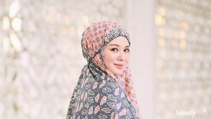 Agar Sholat Tarawih di Rumah Menjadi Nyaman, Berikut Tips Memilih Mukena yang Tepat!