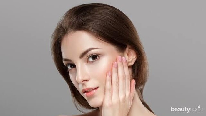 5 Produk Skincare Peeling Wajah yang Ampuh Mencerahkan Kulit