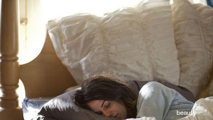 Bukan Cuma Bra, Tidur Tanpa Pakaian Dalam Lebih Sehat Lho!