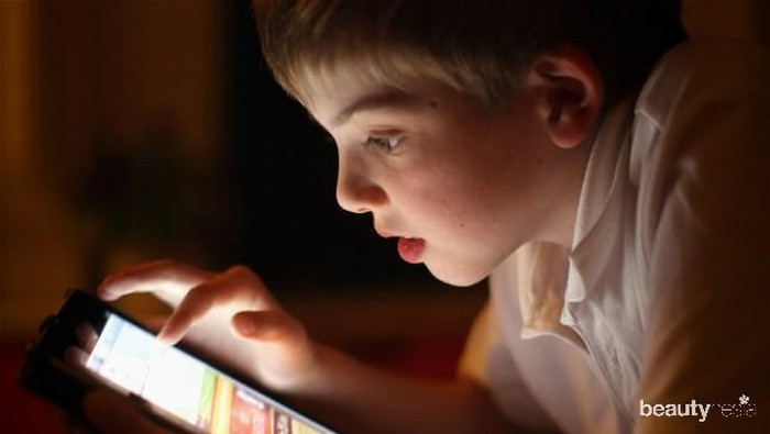 Awasi Si Kecil, Ini Dia 5 Dampak Buruk Kecanduan Youtube Bagi Anak
