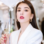 5 Potret Glamor Moka Fang, Istri Aaron Kwok yang Cantik Bak Barbie