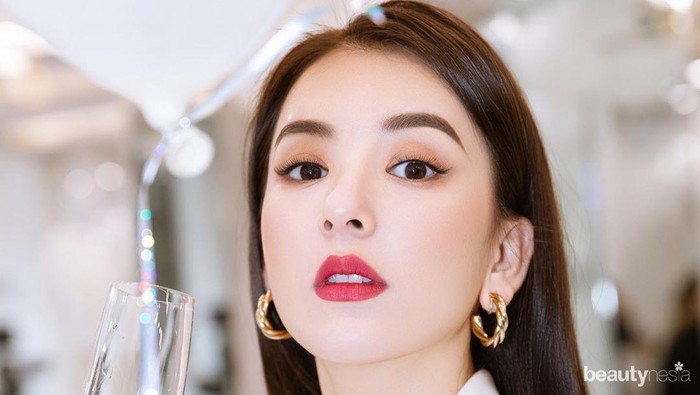 5 Potret Glamor Moka Fang, Istri Aaron Kwok yang Cantik Bak Barbie