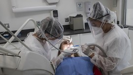 FOTO:Lockdown Longgar, Dokter Gigi di Prancis Kembali Praktik