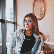 Inspirasi Grunge Look dengan Ripped Jeans, Ngerock Banget!