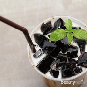 Jangan Asal! Ini Fakta dan Tips Memilih Cincau Hitam yang Sehat untuk Takjil