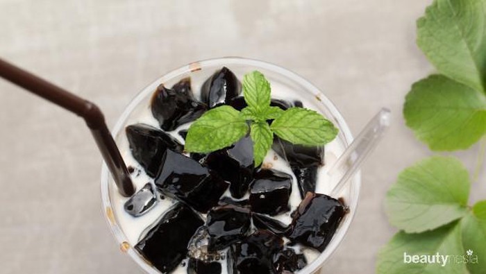 Jangan Asal! Ini Fakta dan Tips Memilih Cincau Hitam yang Sehat untuk Takjil