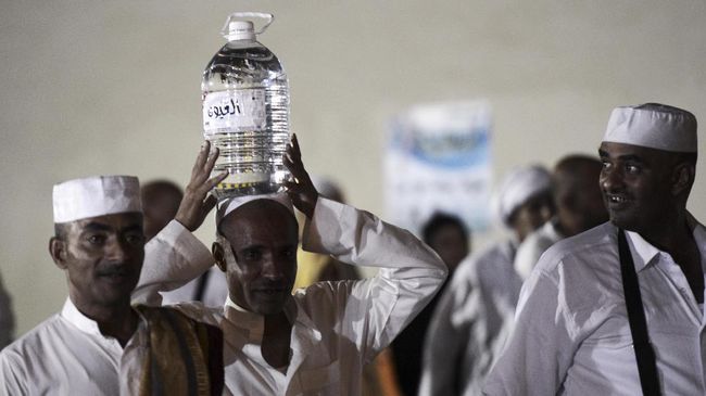 Doa Saat akan Minum Air Zamzam