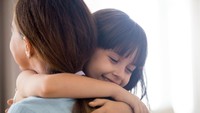 Kenapa & Kapan Bunda Harus Minta Maaf ke Anak? Tanya Psikolog Yuk