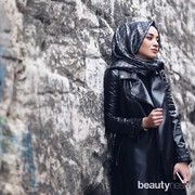 Selain Jaket, Ini Outfit Berbahan Kulit untuk Hijabers Tampil Kece!