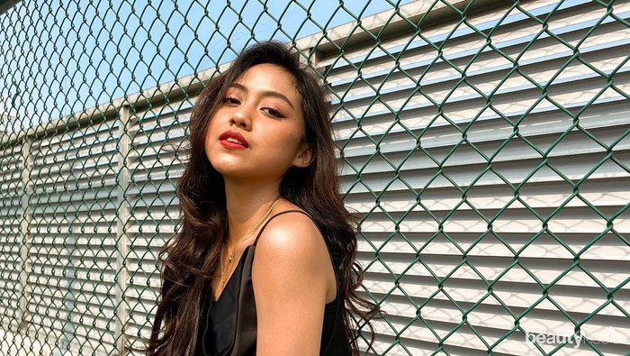 Viral Duet Bareng Marion Jola, 7 Potret Cantik Sisca JKT48 Ini Bisa Bikin Kamu Luluh