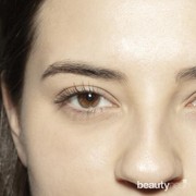 Gak Perlu Pensil Alis, Ini 5 Bahan Alami untuk Menebalkan Alis