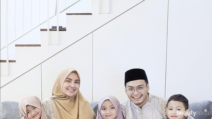 Koleksi Ria Miranda di Tengah Wabah Corona untuk Hari Raya Idul Fitri 2020