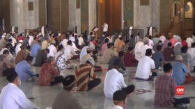 VIDEO: Masjid Al Akbar Kembali Gelar Salat Berjemaah