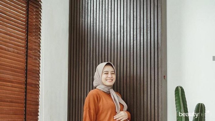 Inspirasi Gaya Busana Modis untuk Bumil ala Influencer Helmi Nursifah