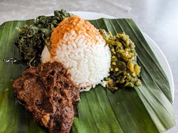 Arief Muhammad Ungkap Sensasi Makan Nasi Padang Pakai Tangan dan Sendok