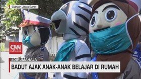 VIDEO: Badut Ajak Anak-Anak Belajar di Rumah