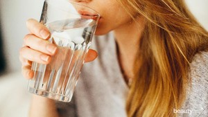 Mau Semakin Rajin Minum Air Putih Saat di Rumah? Ikuti Tips Ini!